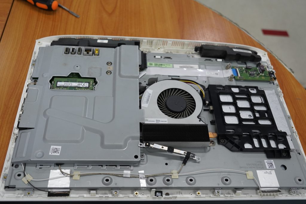 เปลี่ยนจอ ALL IN ONE Lenovo Ideacentre 300-20ISH ออลอินวัน จอแตก จอร้ว จอเสีย จอเป็นเส้น จอกระพริบ เปลี่ยนจอใหม่