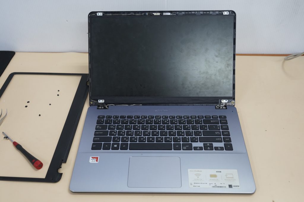 เปลี่ยนจอ ASUS X505B 15.6 HD จอแตก จอร้าว จอเสีย จอเป็นเส้น เปลี่ยนจอใหม่ Notebook Thin Bazel จอขอบบาง