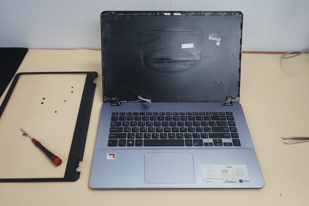 เปลี่ยนจอ ASUS X505B 15.6 HD จอแตก จอร้าว จอเสีย จอเป็นเส้น เปลี่ยนจอใหม่ Notebook Thin Bazel จอขอบบาง