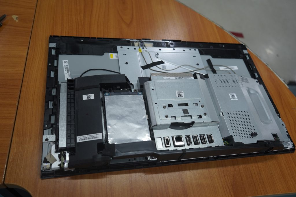 เปลี่ยนจอ Lenovo ideacentre A340-22AST ออลอินวัน จอแตก จอร้าว จอเสีย เปลี่ยนจอใหม่ พร้อมรับประกัน 6 เดือน