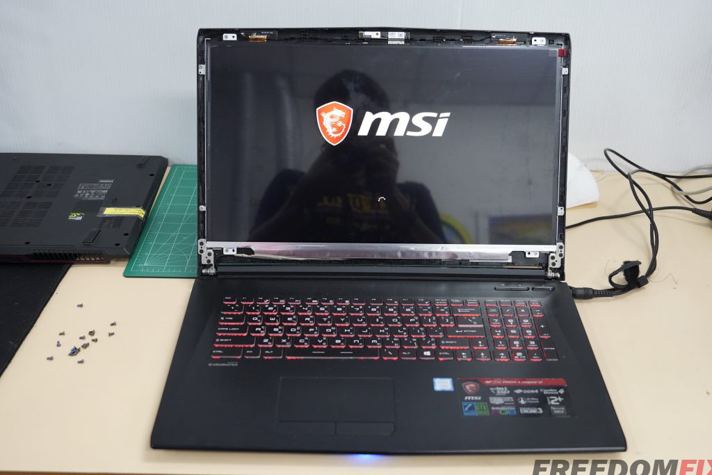 เปลี่ยนจอ MSI GP72M 7REX Leopard FHD IPS 60Hz อาการจอแตก จอร้าว จอเสีย เปลี่ยนจอใหม่พร้อมรับประกัน 6 เดือน