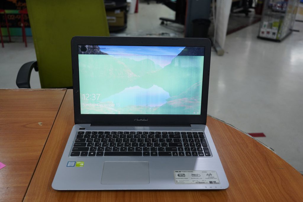 เปลี่ยนจอ ASUS K556U 15.6 จอแตก จอร้าว จอเสีย จอพัง จอสีเพี้ยน จอเป็นเส้น HD 1366X768 จอเสีย เปลี่ยนจอใหม่ได้ครับ