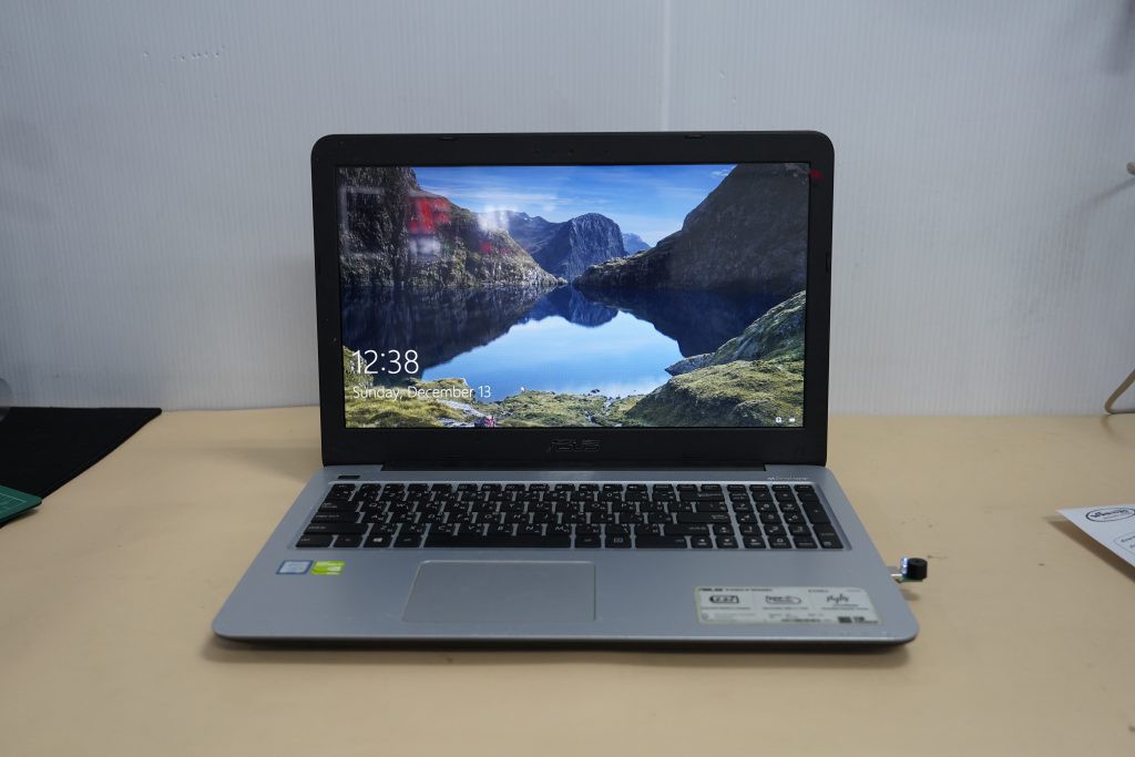 เปลี่ยนจอ ASUS K556U 15.6 จอแตก จอร้าว จอเสีย จอพัง จอสีเพี้ยน จอเป็นเส้น HD 1366X768 จอเสีย เปลี่ยนจอใหม่ได้ครับ