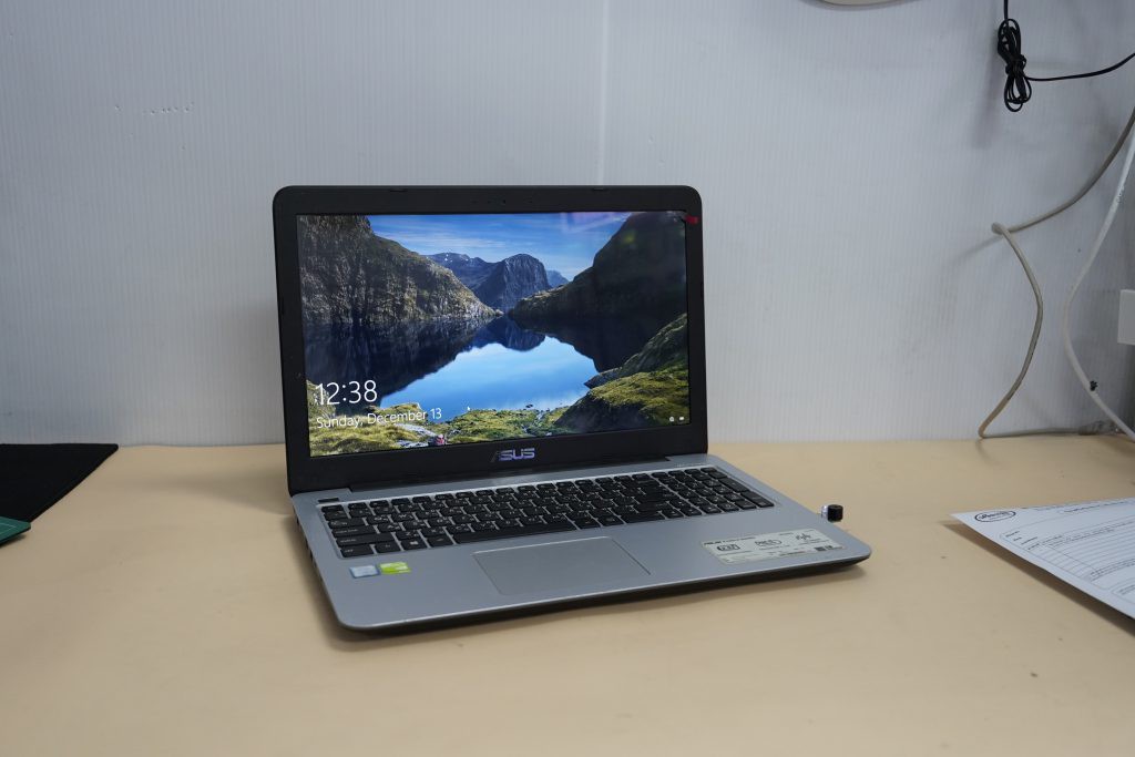 เปลี่ยนจอ ASUS K556U 15.6 จอแตก จอร้าว จอเสีย จอพัง จอสีเพี้ยน จอเป็นเส้น HD 1366X768 จอเสีย เปลี่ยนจอใหม่ได้ครับ
