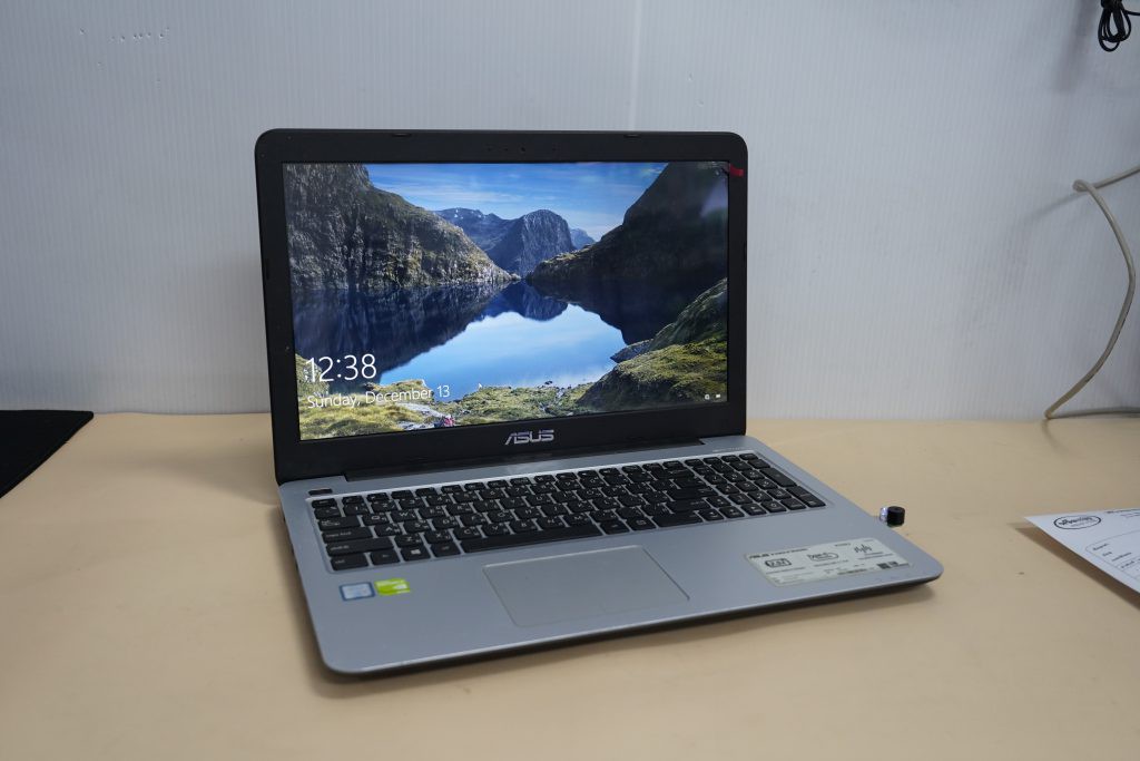 เปลี่ยนจอ ASUS K556U 15.6 จอแตก จอร้าว จอเสีย จอพัง จอสีเพี้ยน จอเป็นเส้น HD 1366X768 จอเสีย เปลี่ยนจอใหม่ได้ครับ