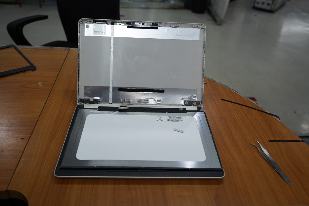 เปลี่ยนจอ Notebook HP 14S-14 14s-cf1016TX จอแตก จอร้าว จอเสีย จอเป็นเส้น เปลี่ยนจอใหม่ 14.0 FHD IPS 1920X1080
