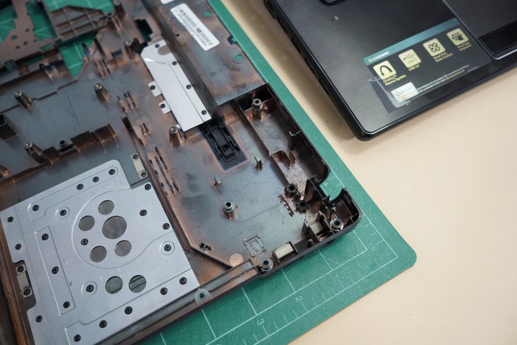 เปลี่ยนบอดี้เครื่อง LENOVO G770 G780 บอดี้แตก บอดี้พัง เวลาเปิดหน้าจอบอดี้อ้า