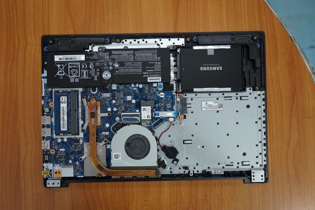 เปลี่ยนจอ LENOVO Ideapad 320-15IKB จอเป็นเส้น จอแตก จอร้าว จอเสีย เปลี่ยนจอใหม่