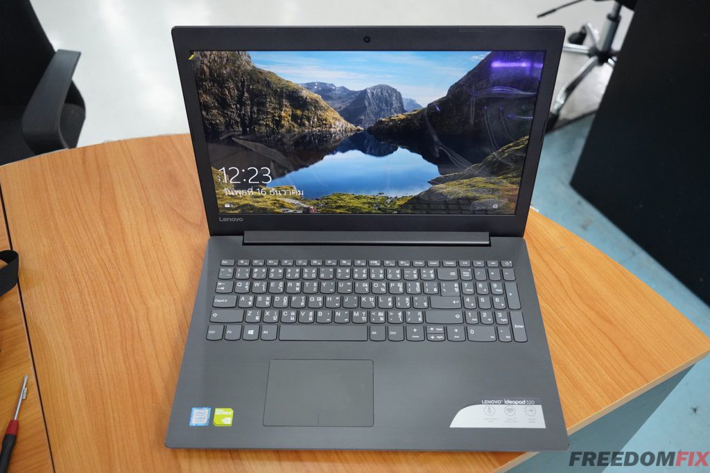เปลี่ยนจอ LENOVO Ideapad 320-15IKB จอเป็นเส้น จอแตก จอร้าว จอเสีย เปลี่ยนจอใหม่