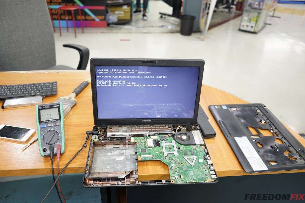 ซ่อมโน๊ตบุ๊ค TOSHIBA C640 เปิดไม่ติด ไฟไม่เข้า ไม่ขึ้นสถานะ เมนบอร์ดเสีย ภาคจ่ายไฟมีปัญหา