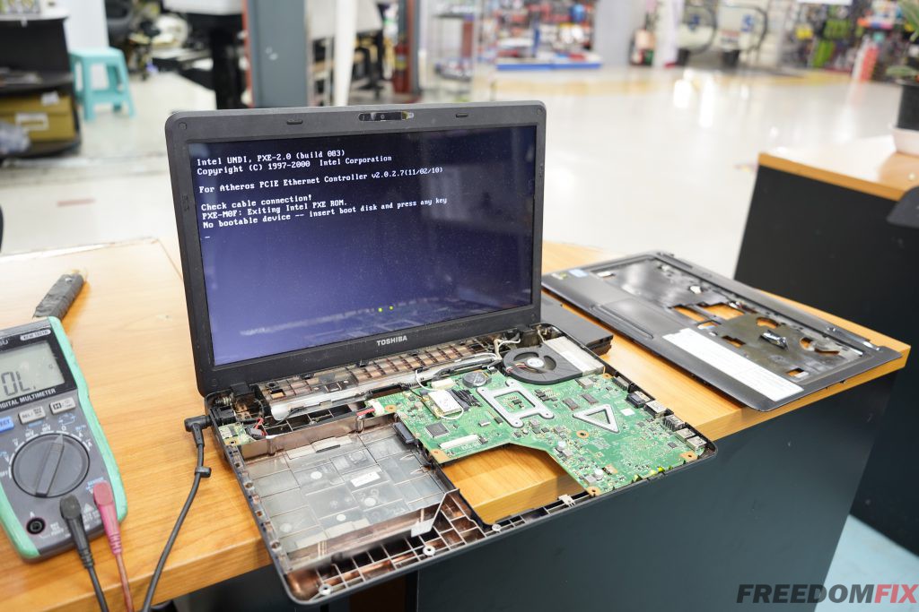 ซ่อมโน๊ตบุ๊ค TOSHIBA C640 เปิดไม่ติด ไฟไม่เข้า ไม่ขึ้นสถานะ เมนบอร์ดเสีย ภาคจ่ายไฟมีปัญหา