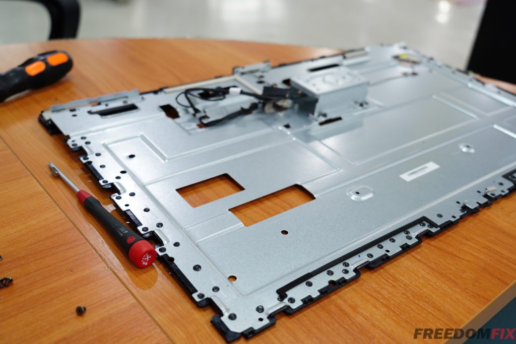 เปลี่ยนจอคอม ออลอินวัน LENOVO V530-24ICB จอแตก จอร้าว จอเสีย จอตก จอเป็นเส้น ใช้งานไม่ได้ เปลี่ยนจอใหม่