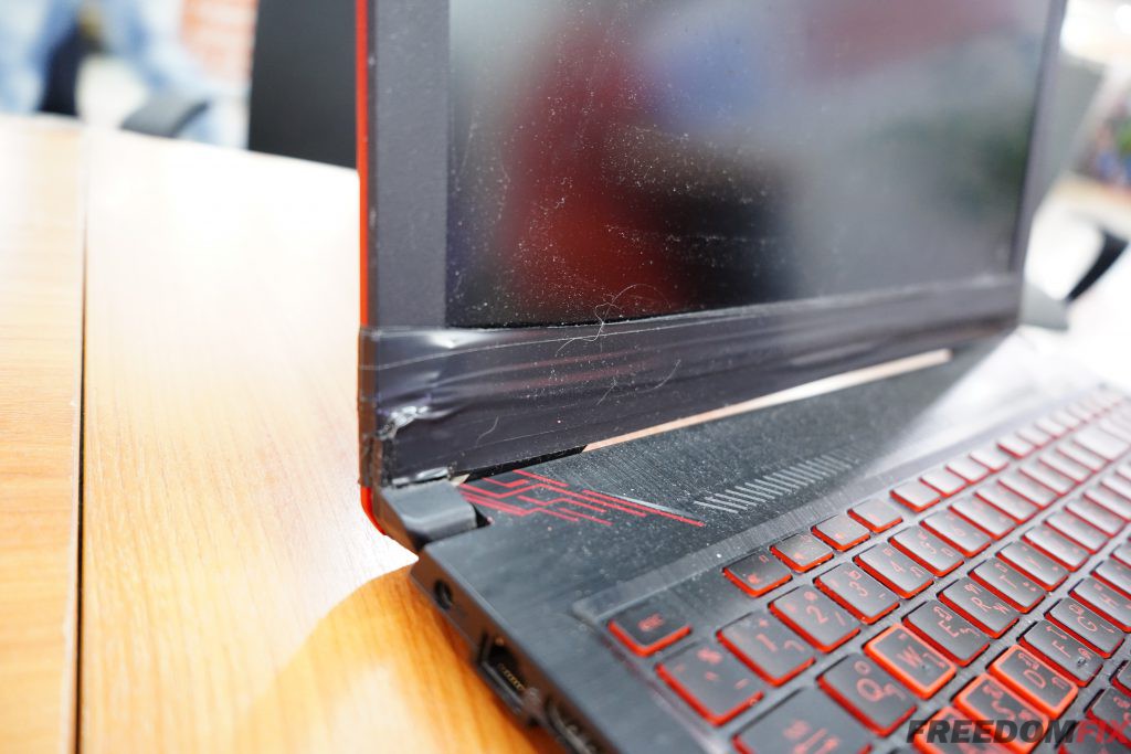 เปลี่ยนบอดี้กรอบจอ ASUS FX504 กรอบแตก บานพับหัก เวลาเปิด พับหน้าจอไม่ได้ ต้องเปลี่ยนกรอบพร้อมบานพับ