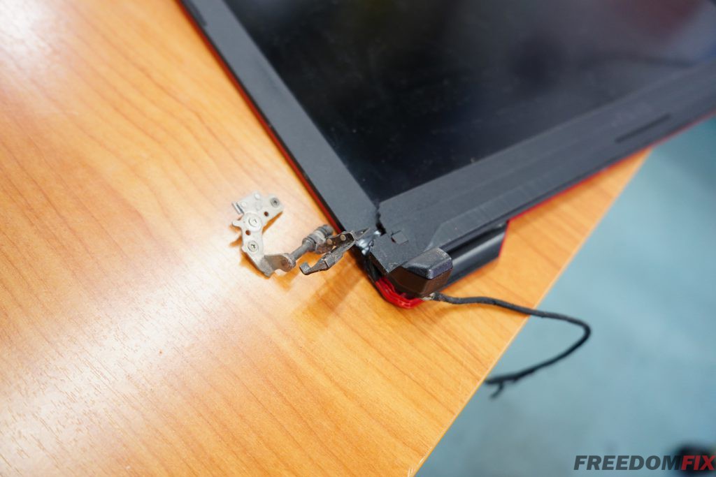 เปลี่ยนบอดี้กรอบจอ ASUS FX504 กรอบแตก บานพับหัก เวลาเปิด พับหน้าจอไม่ได้ ต้องเปลี่ยนกรอบพร้อมบานพับ