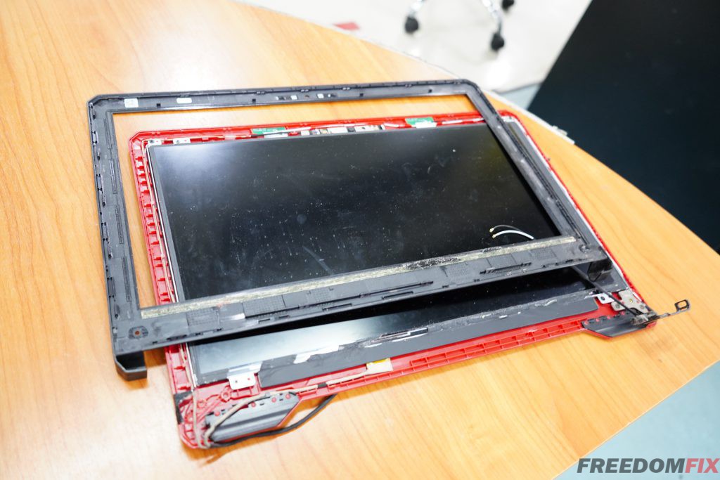 เปลี่ยนบอดี้กรอบจอ ASUS FX504 กรอบแตก บานพับหัก เวลาเปิด พับหน้าจอไม่ได้ ต้องเปลี่ยนกรอบพร้อมบานพับ