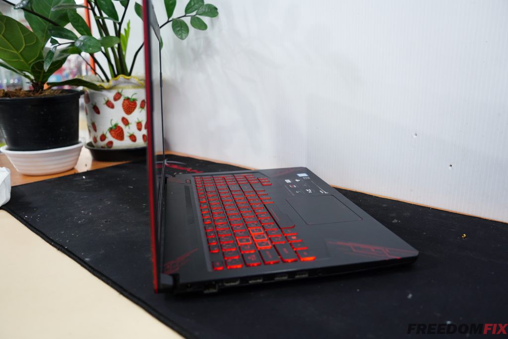 เปลี่ยนบอดี้กรอบจอ ASUS FX504 กรอบแตก บานพับหัก เวลาเปิด พับหน้าจอไม่ได้ ต้องเปลี่ยนกรอบพร้อมบานพับ
