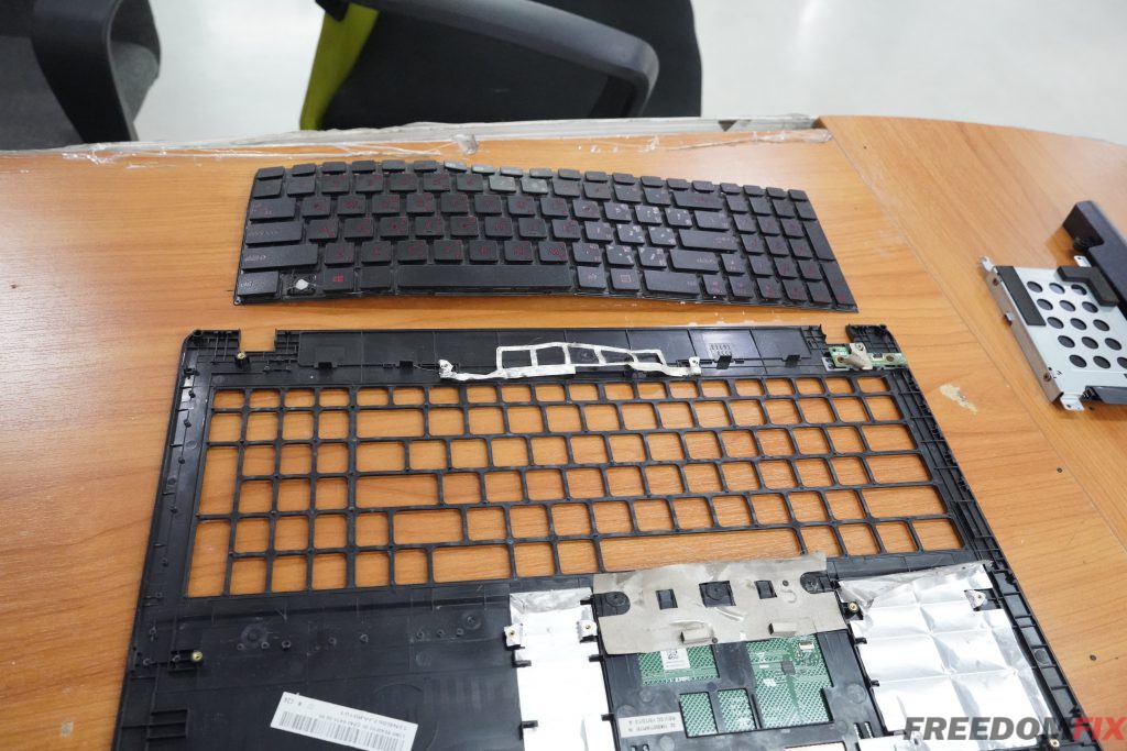 เปลี่ยนคีย์บอร์ด ASUS A550J K550J คีย์บอร์ดเสีย กดไม่ติด ปุ่มหลุด ปุ่มเสีย เปลี่ยนคีย์บอร์ดใหม่