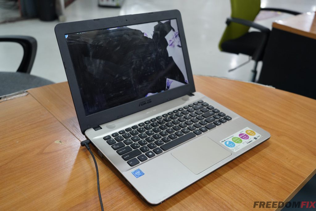 เปลี่ยนจอ ASUS X441N Notebook จอแตก จอเสีย จอร้าว จอพัง จอเป็นเส้น เปลี่ยนจอใหม่ได้ครับ