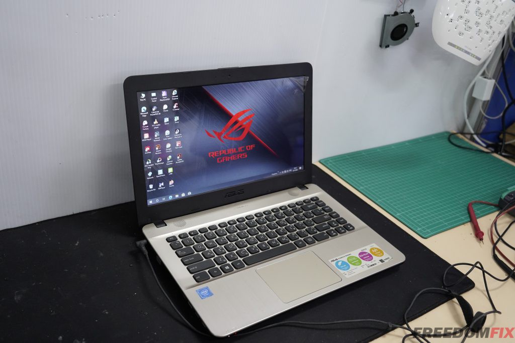 เปลี่ยนจอ ASUS X441N Notebook จอแตก จอเสีย จอร้าว จอพัง จอเป็นเส้น เปลี่ยนจอใหม่ได้ครับ