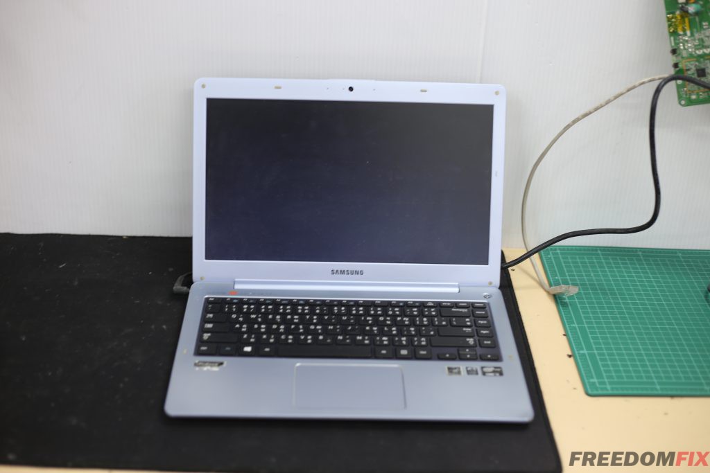 ซ่อมโน๊ตบุ๊ค SAMSUNG NP530U4E เปิดไม่ติด ไฟไม่เข้า เมนบอร์ดเสีย ภาคจ่ายไฟมีปัญหา