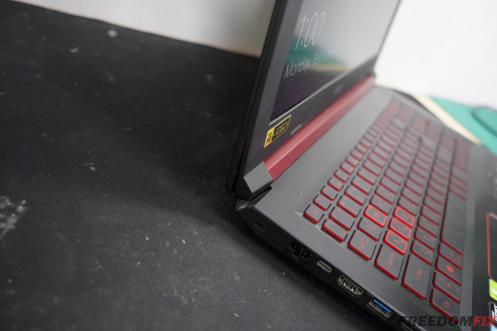 รับเปลี่ยนบานพับ ซ่อมกรอบจอ ACER Nitro 5 AN515 กรอบแตก บานพับหัก เวลาเปิดเครื่อง จอแตก จออ้า เปิดพับจอไม่ได้ LINE @FREEDOMFIX
