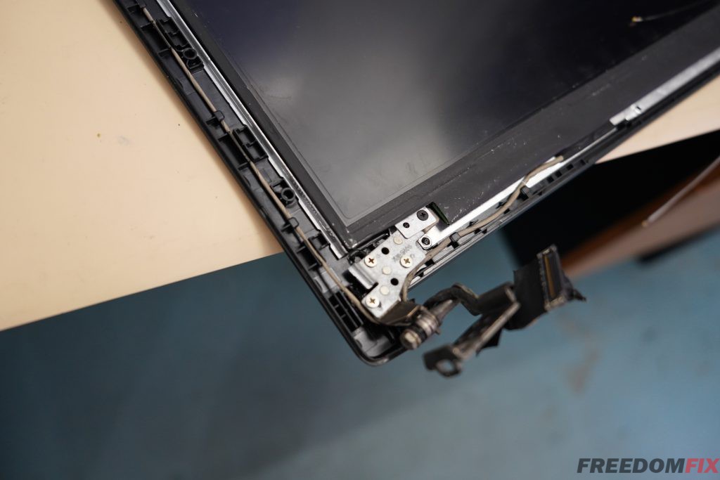 รับเปลี่ยนบานพับ ซ่อมกรอบจอ ACER Nitro 5 AN515 กรอบแตก บานพับหัก เวลาเปิดเครื่อง จอแตก จออ้า เปิดพับจอไม่ได้ LINE @FREEDOMFIX