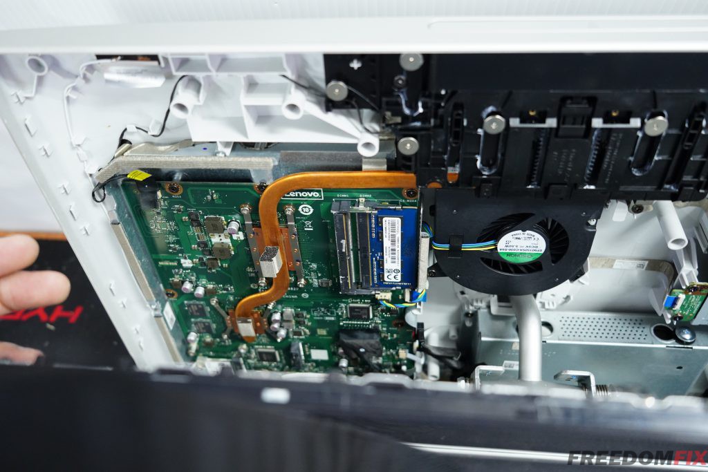 รับเปลี่ยนจอคอม ออลอินวัน LENOVO 520-24IKU จอแตก จอร้าว จอเสีย จอพัง เปลี่ยนจอใหม่ รับประกันจอ 6 เดือน LINE @FREEDOMFIX