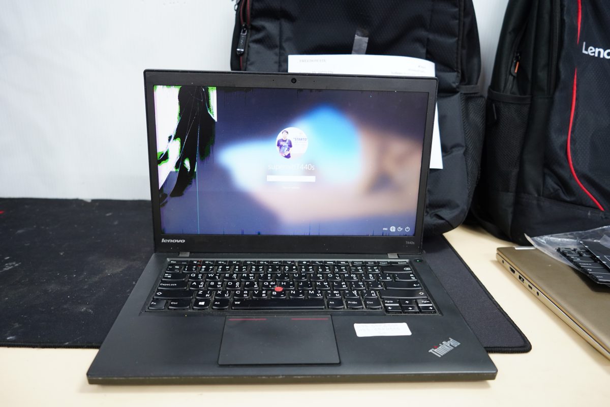 รับเปลี่ยนจอ LENOVO T440S จอแตก จอร้าว จอเสีย จอเป็นเส้น HD+ เปลี่ยนเป็น FHD IPS LINE @FREEDOMFIX พันทิพย์งามวงศ์วาน ชั้น 5 ห้อง 5011/1
