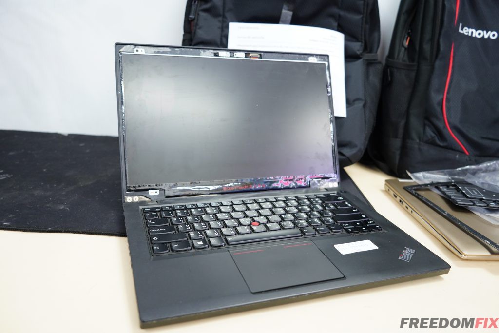 รับเปลี่ยนจอ LENOVO T440S จอแตก จอร้าว จอเสีย จอเป็นเส้น HD+ เปลี่ยนเป็น FHD IPS LINE @FREEDOMFIX พันทิพย์งามวงศ์วาน ชั้น 5 ห้อง 5011/1