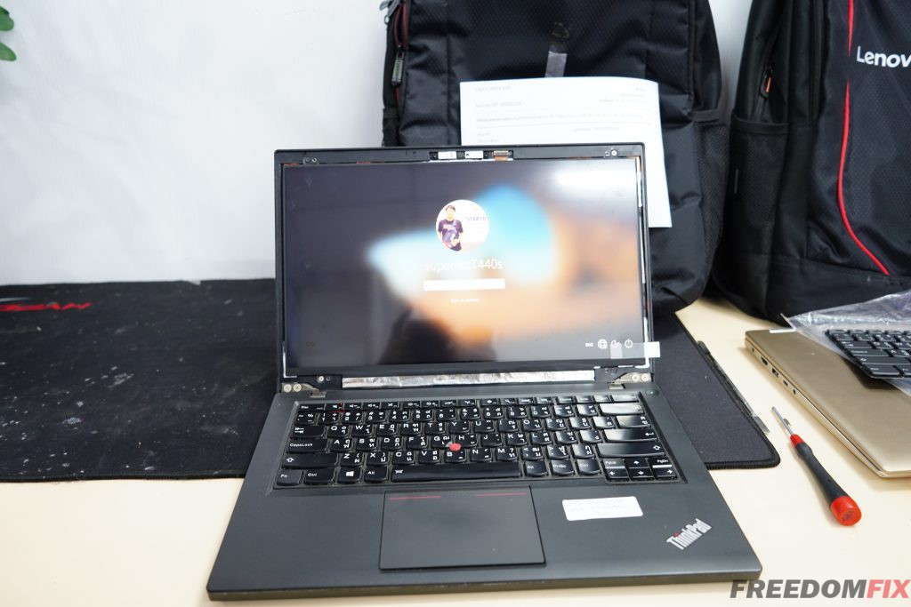 รับเปลี่ยนจอ LENOVO T440S จอแตก จอร้าว จอเสีย จอเป็นเส้น HD+ เปลี่ยนเป็น FHD IPS LINE @FREEDOMFIX พันทิพย์งามวงศ์วาน ชั้น 5 ห้อง 5011/1