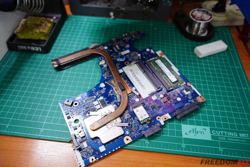 รับซ่อมโน๊ตบุ๊ค LENOVO Z40 Z40-70 เปิดไม่ติด ไฟไม่เข้า เมนบอร์ดเสีย ภาคจ่ายไฟมีปัญหา ซ่อมระบบไฟ LINE @FREEDOMFIX