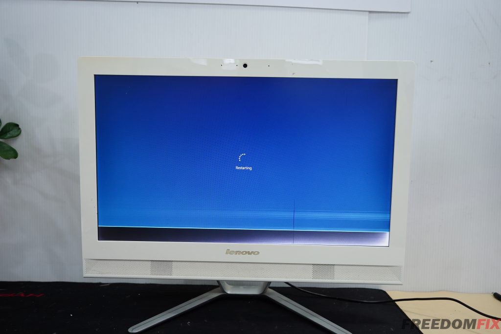 รับเปลี่ยนจอคอม ออลอินวัน LENOVO C40-30 จอแตก จอร้าว จอเสีย จอเป็นเส้น เปลี่ยนจอใหม่ได้ครับ LINE @FREEDOMFIX