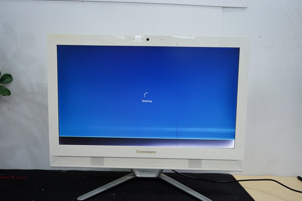 รับเปลี่ยนจอคอม ออลอินวัน LENOVO C40-30 จอแตก จอร้าว จอเสีย จอเป็นเส้น เปลี่ยนจอใหม่ได้ครับ LINE @FREEDOMFIX