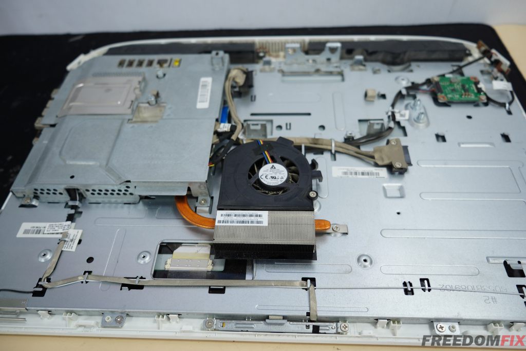 รับเปลี่ยนจอคอม ออลอินวัน LENOVO C40-30 จอแตก จอร้าว จอเสีย จอเป็นเส้น เปลี่ยนจอใหม่ได้ครับ LINE @FREEDOMFIX