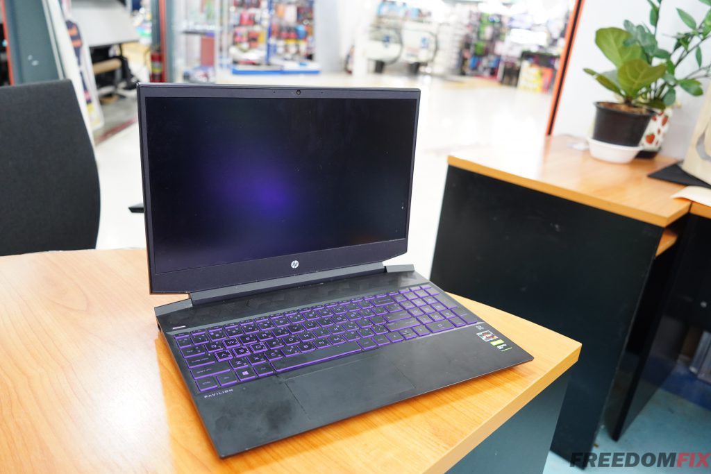 รับเปลี่ยนจอโน๊ตบุ๊ค HP Pavilion 15-ec0033AX จอแตก จอร้าว จอเสีย จอเป็นเส้น จอไม่ติด เปลี่ยนจอใหม่ได้ครับ LINE @FREEDOMFIX