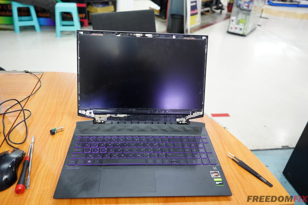 รับเปลี่ยนจอโน๊ตบุ๊ค HP Pavilion 15-ec0033AX จอแตก จอร้าว จอเสีย จอเป็นเส้น จอไม่ติด เปลี่ยนจอใหม่ได้ครับ LINE @FREEDOMFIX