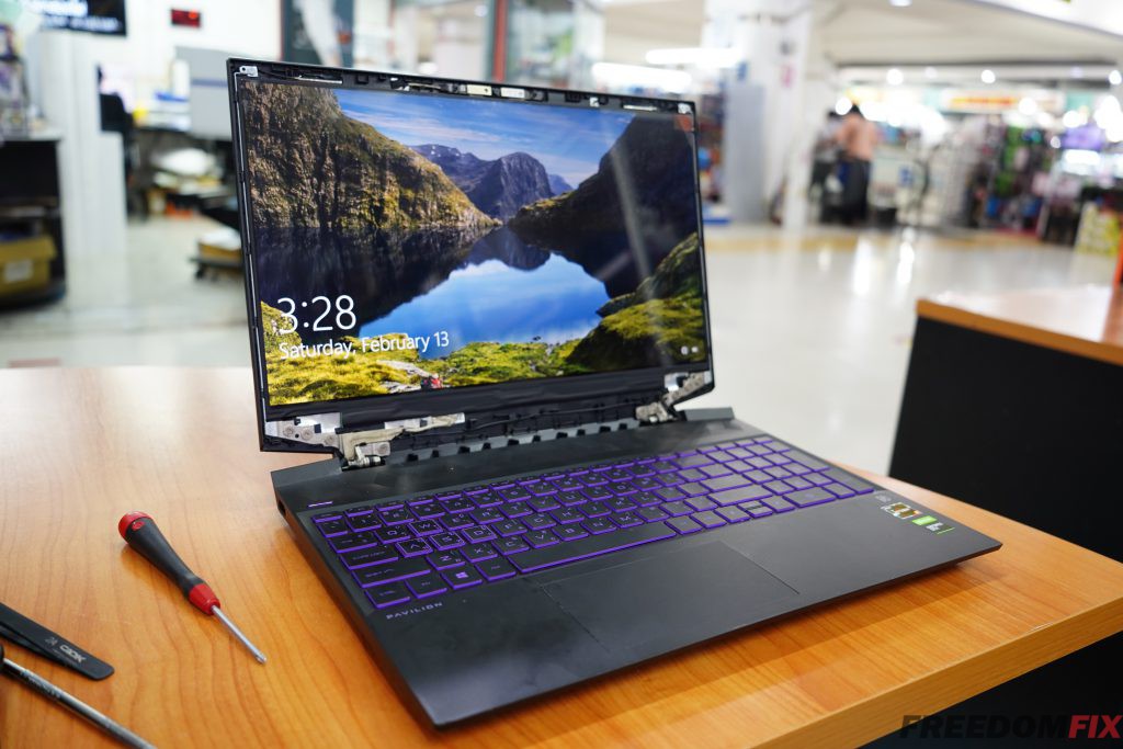รับเปลี่ยนจอโน๊ตบุ๊ค HP Pavilion 15-ec0033AX จอแตก จอร้าว จอเสีย จอเป็นเส้น จอไม่ติด เปลี่ยนจอใหม่ได้ครับ LINE @FREEDOMFIX