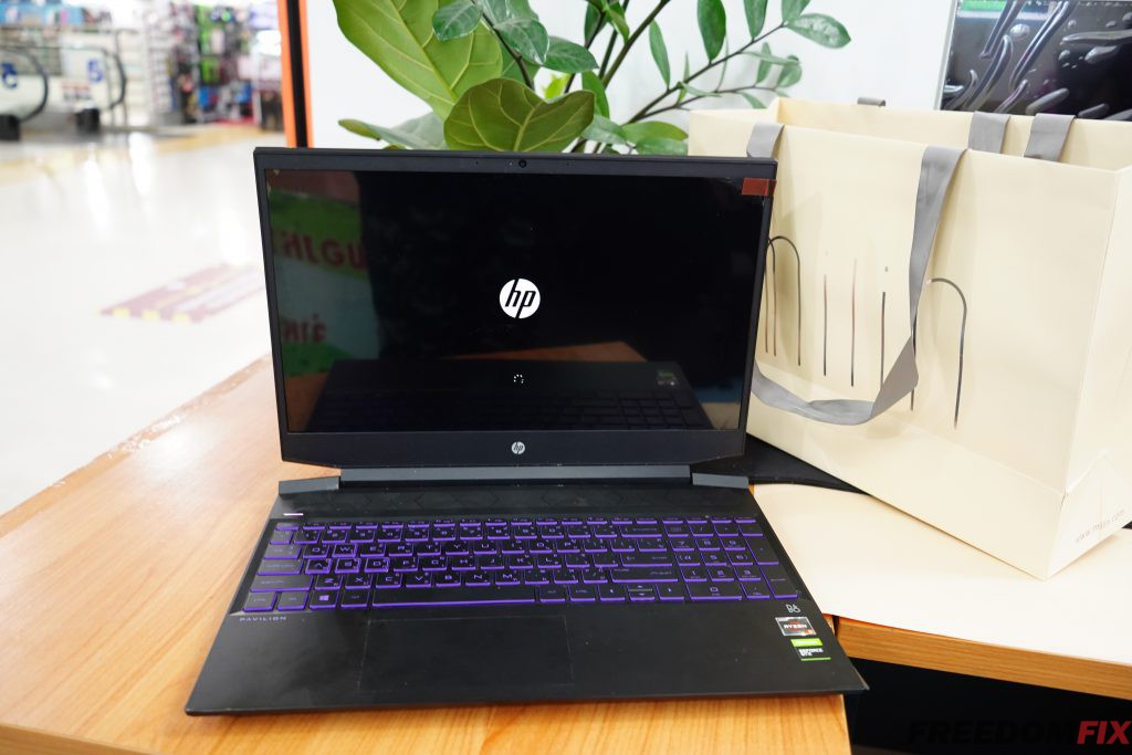 รับเปลี่ยนจอโน๊ตบุ๊ค HP Pavilion 15-ec0033AX จอแตก จอร้าว จอเสีย จอเป็นเส้น จอไม่ติด เปลี่ยนจอใหม่ได้ครับ LINE @FREEDOMFIX