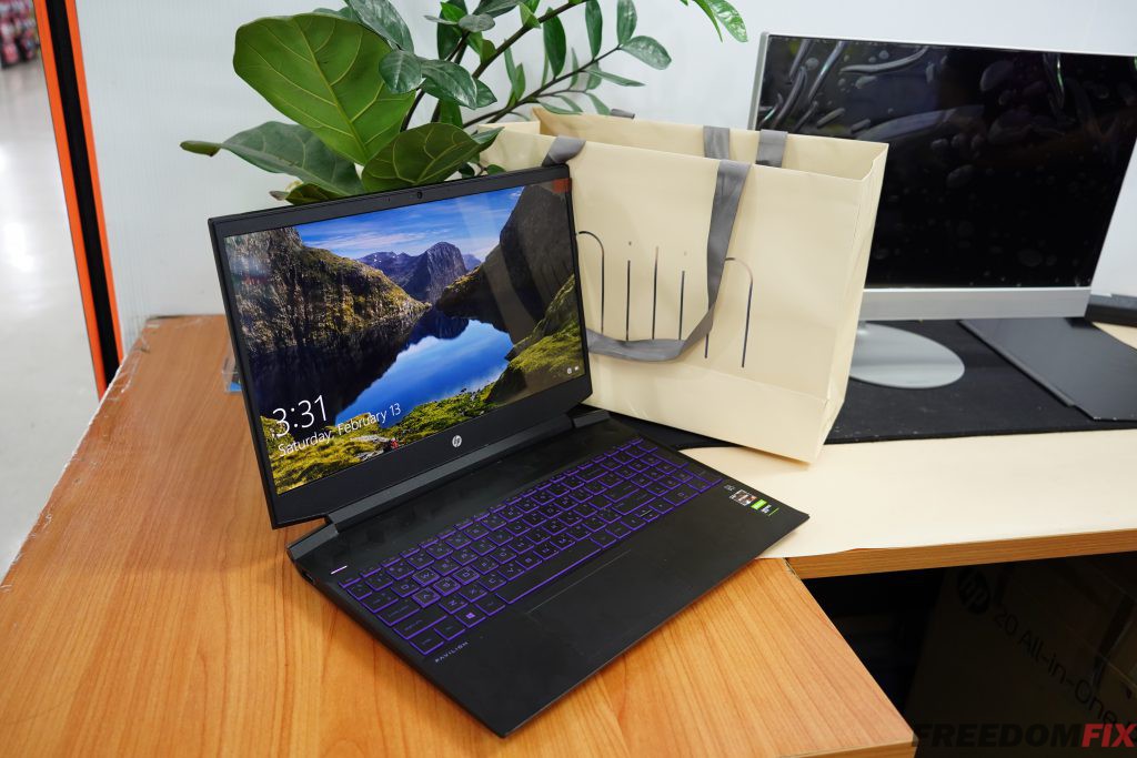 รับเปลี่ยนจอโน๊ตบุ๊ค HP Pavilion 15-ec0033AX จอแตก จอร้าว จอเสีย จอเป็นเส้น จอไม่ติด เปลี่ยนจอใหม่ได้ครับ LINE @FREEDOMFIX