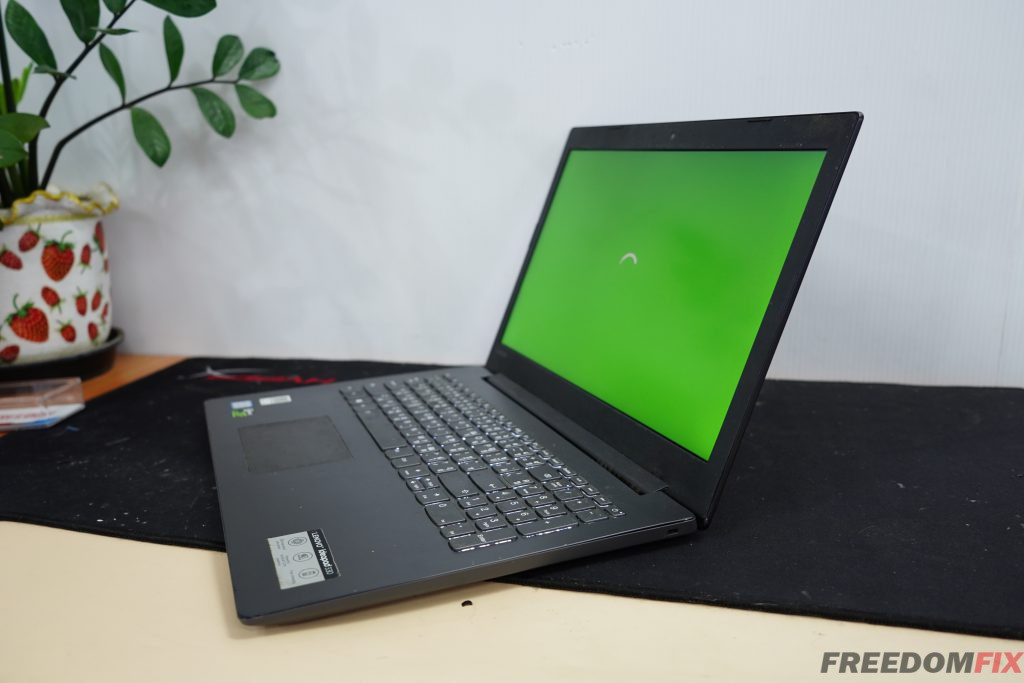 รับเปลี่ยนจอ ซ่อมบอดี้ กรอบจอ LENOVO 330-15ICH จอเสีย บอดี้แตก จอร้าว จอเป็นเส้น บานพับหัก LINE @FREEDOMFIX