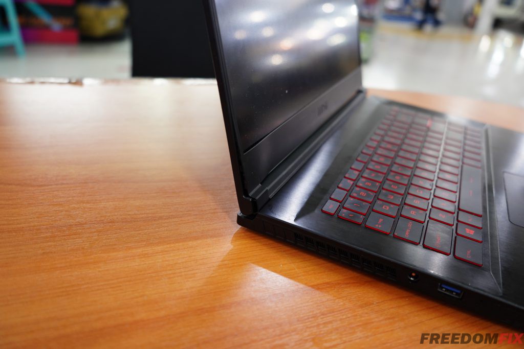 รับเปลี่ยนกรอบจอ MSI GF63 บานพับหลุด กรอบจอแตก บอดี้อ้า เวลาเปิดหน้าจอ เปิด-ปิดเครื่องลำบาก LINE @FREEDOMFIX