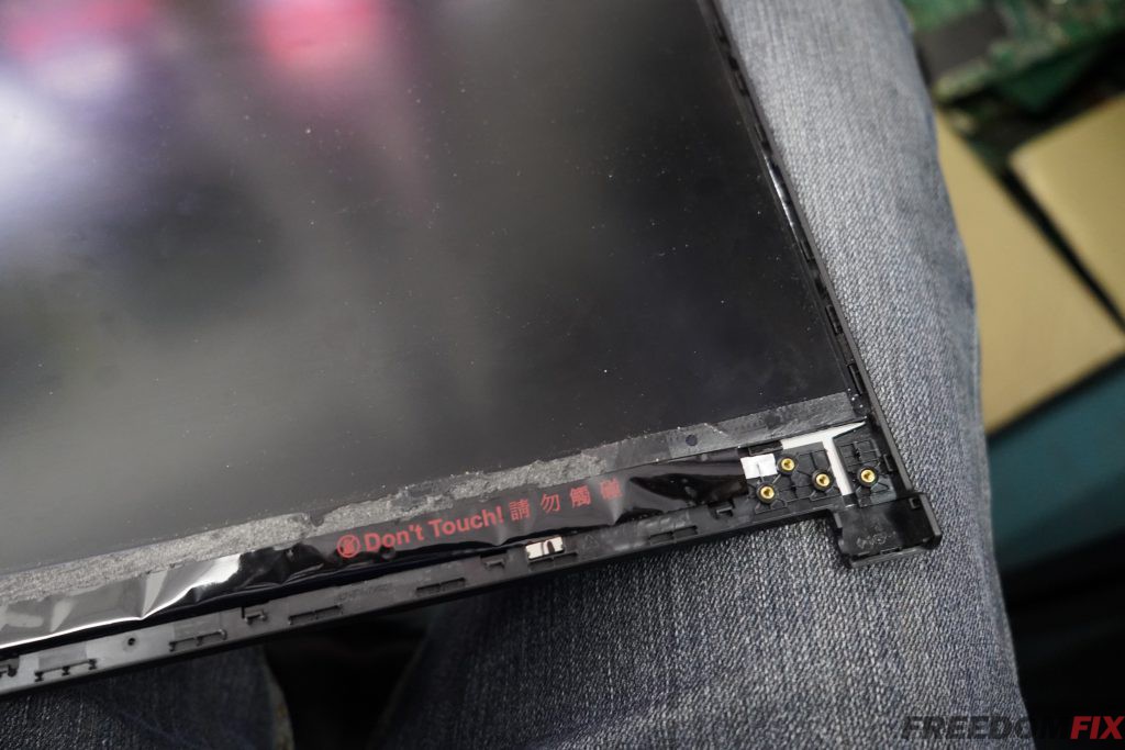 รับเปลี่ยนกรอบจอ MSI GF63 บานพับหลุด กรอบจอแตก บอดี้อ้า เวลาเปิดหน้าจอ เปิด-ปิดเครื่องลำบาก LINE @FREEDOMFIX