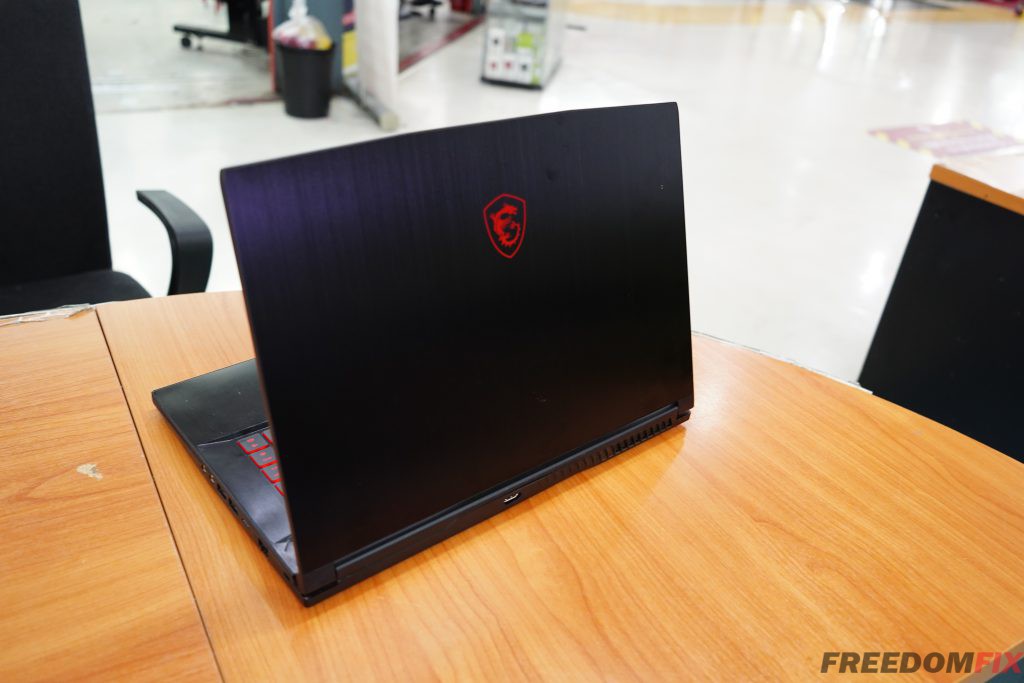 รับเปลี่ยนกรอบจอ MSI GF63 บานพับหลุด กรอบจอแตก บอดี้อ้า เวลาเปิดหน้าจอ เปิด-ปิดเครื่องลำบาก LINE @FREEDOMFIX