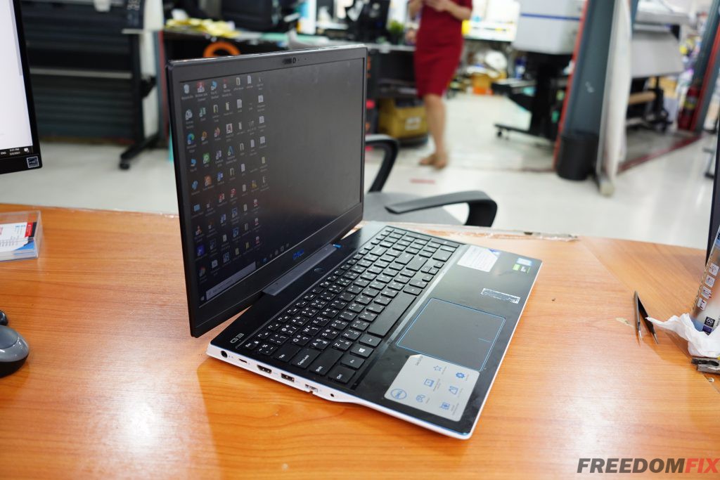 รับเปลี่ยนกรอบจอ DELL G3 15 บอดี้แตก กรอบจอเสีย พัง หัก แตก เปลี่ยนกรอบจอใหม่ กรอบจอร้าว กรอบจอ เปลี่ยนได้ครับ LINE @FREEDOMFIX