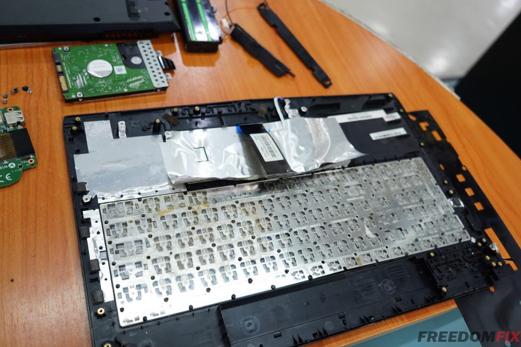 รับเปลี่ยนคีย์บอร์ด MSI GL62 6QF Keyboard เสีย กดไม่ติด ปุ่มหลุด น้ำหกใจ ปุ่มเสีย เปลี่ยนแป้นพิมพ์ใหม่ แบบมีไฟ LINE @FREEDOMFIX