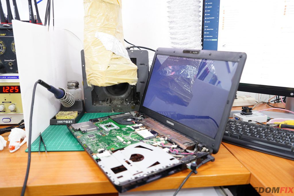 รับซ่อมโน๊ตบุ๊ค TOSHIBA L510 เปิดไม่ติด เปิดติดไม่ขึ้นภาพ เล่นแล้วดับ เล่นแล้วค้าง เมนบอร์ดเสีย ภาคจ่ายไฟมีปัญหา LINE @FREEDOMFIX