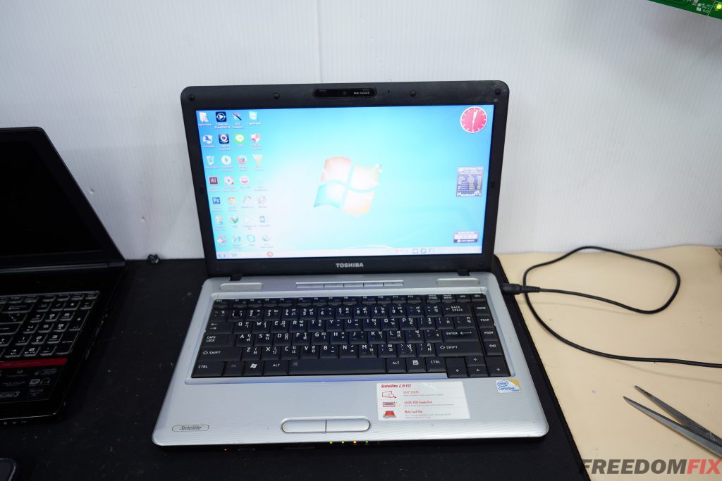 รับซ่อมโน๊ตบุ๊ค TOSHIBA L510 เปิดไม่ติด เปิดติดไม่ขึ้นภาพ เล่นแล้วดับ เล่นแล้วค้าง เมนบอร์ดเสีย ภาคจ่ายไฟมีปัญหา LINE @FREEDOMFIX