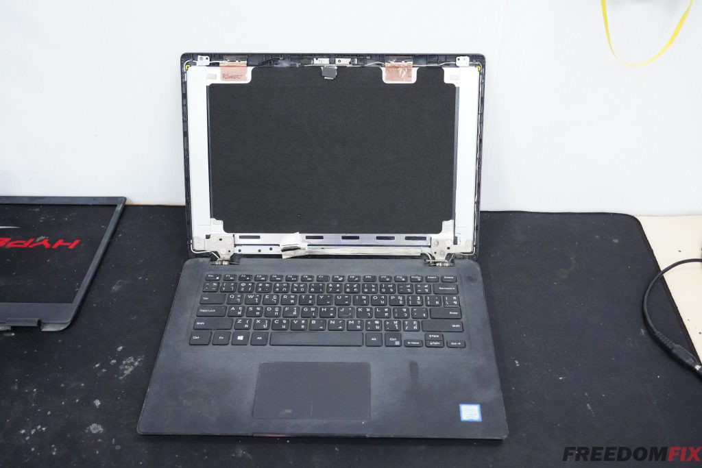 รับเปลี่ยนจอโน๊ตบุ๊ค DELL Latitude 3400 HD 1366X768 จอแตก จอร้าว จอเสีย จอเป็นเส้น เปลี่ยนจอใหม่ LINE @FREEDOMFIX