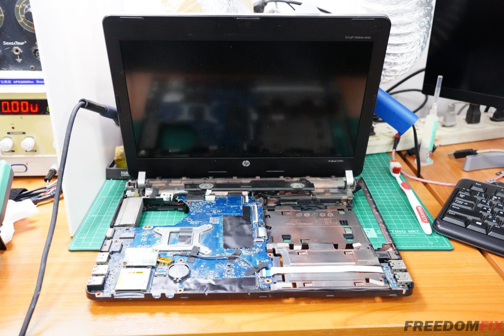 รับซ่อมโน๊ตบุ๊ค HP 4330S เปิดไม่ติด ไฟไม่เข้า เครื่องพัง ใช้งานไม่ได้ เมนบอร์ดเสีย ภาคจ่ายไฟมีปัญหา LINE @FREEDOMFIX