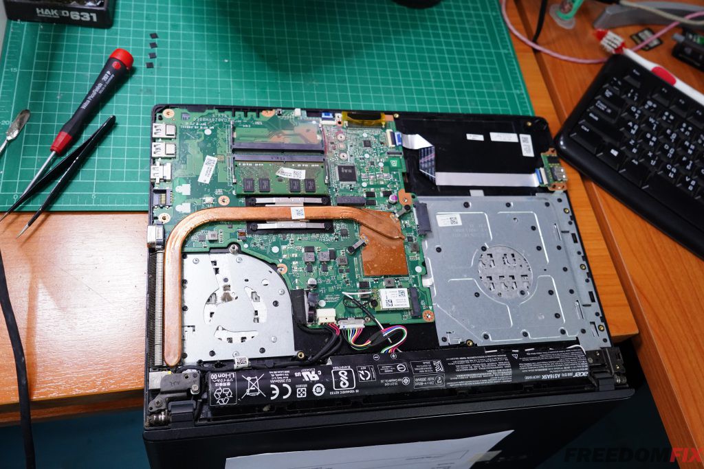 รับซ่อมโน๊ตบุ๊ค ACER E5-475G เปิดไม่ติด ไฟไม่เข้า เครื่องพัง ใช้งานไม่ได้ เมนบอร์ดเสีย ภาคจ่ายไฟมีปัญหา LINE @FREEDOMFIX